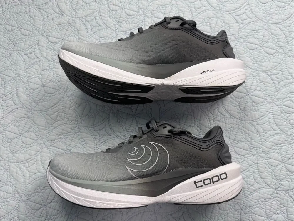 Topo Athletic Phantom 4 Running Shoes Grey Color Scheme Womens Size 8.5